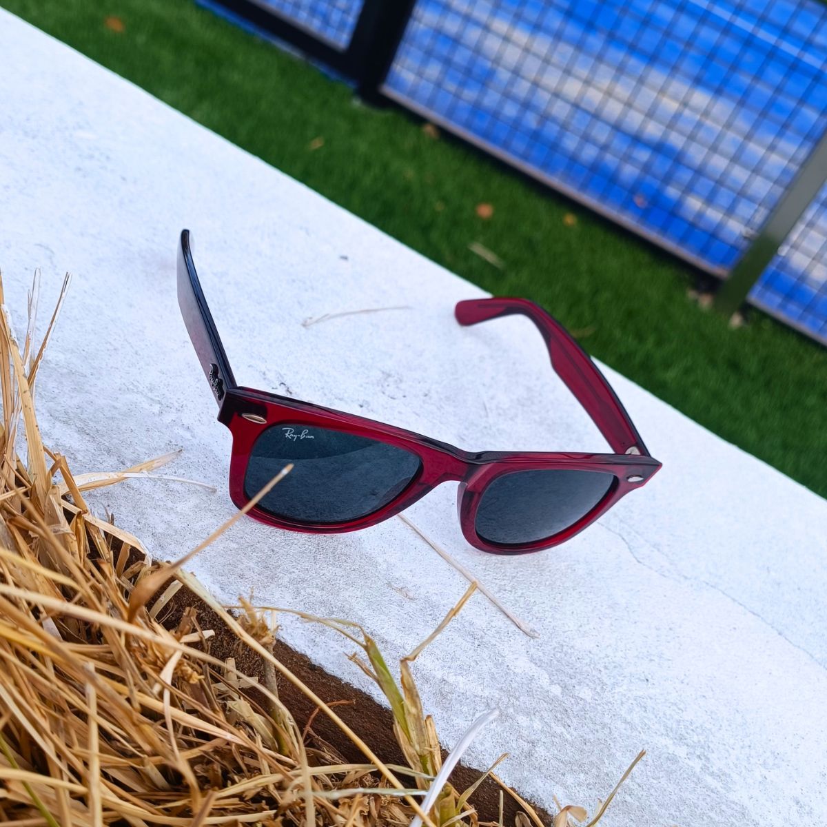 Solaire : Ray-Ban RB2140 WAYFARER Red