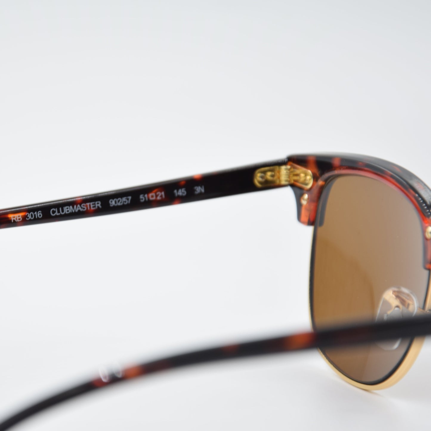SOLAIRE :RAY-BAN CLUBMASTER RB3016 902/57